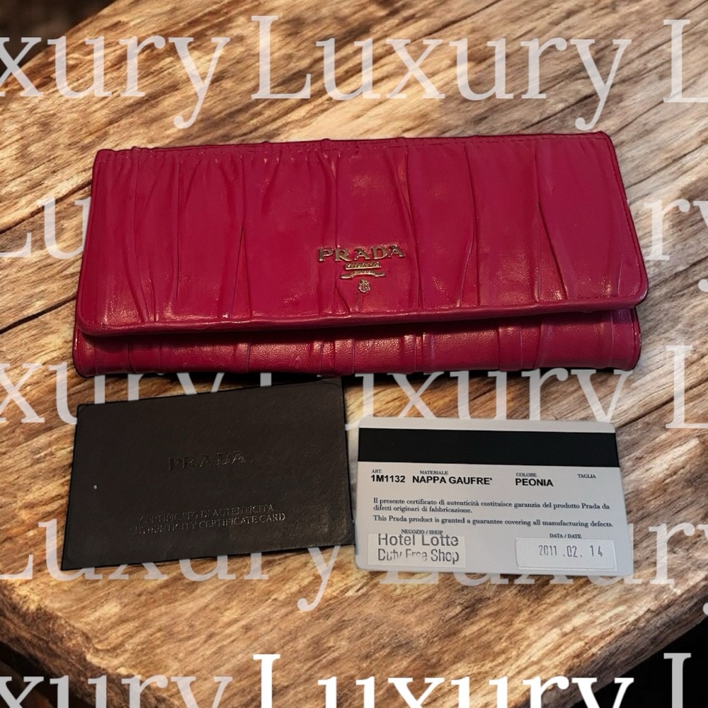 Prada Nappa Gauffre Wallet - Picture 4 of 8